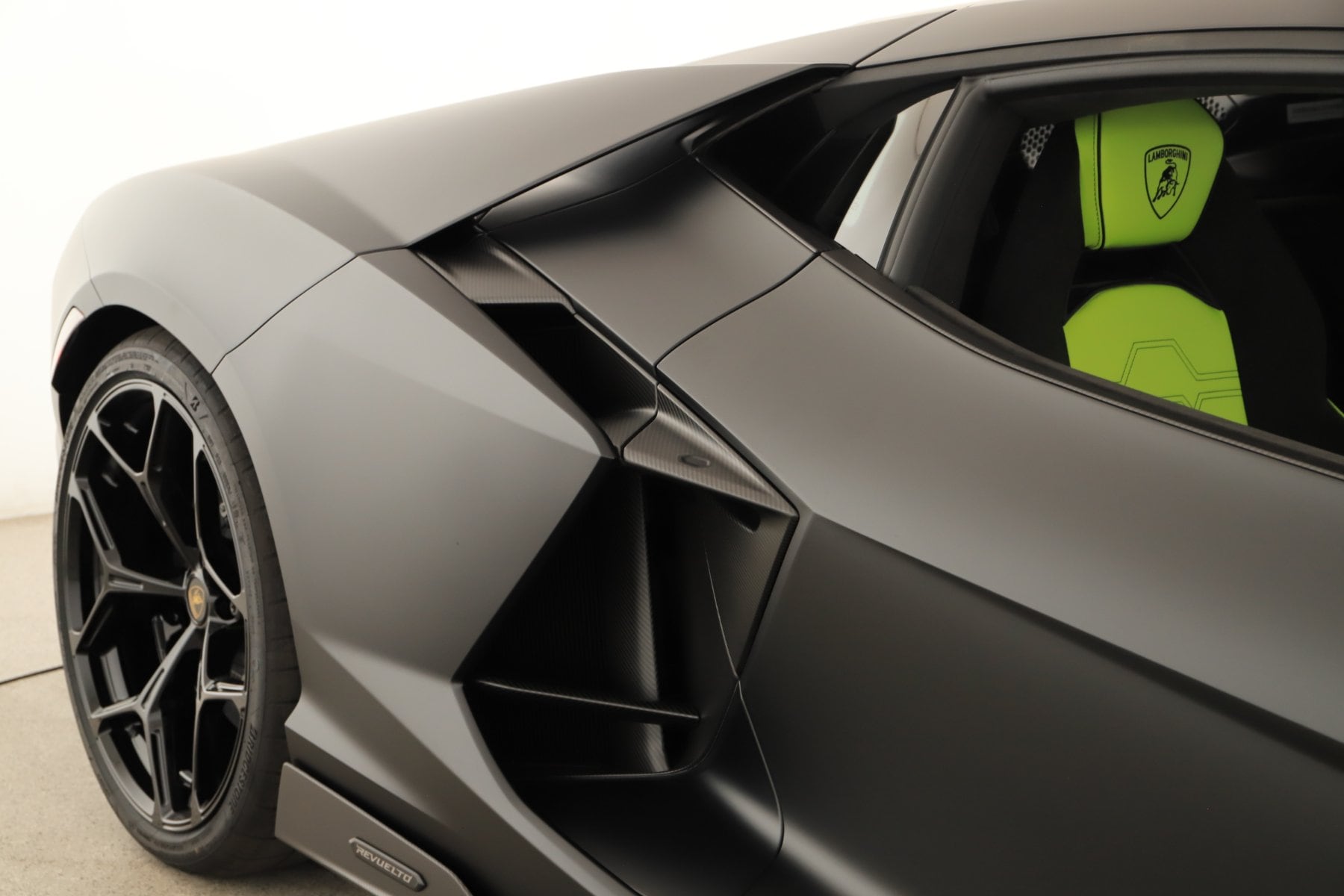 2026 Lamborghini Revuelto Base - Photo 30