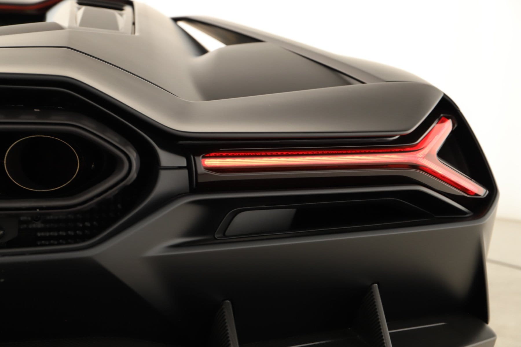 2026 Lamborghini Revuelto Base - Photo 32
