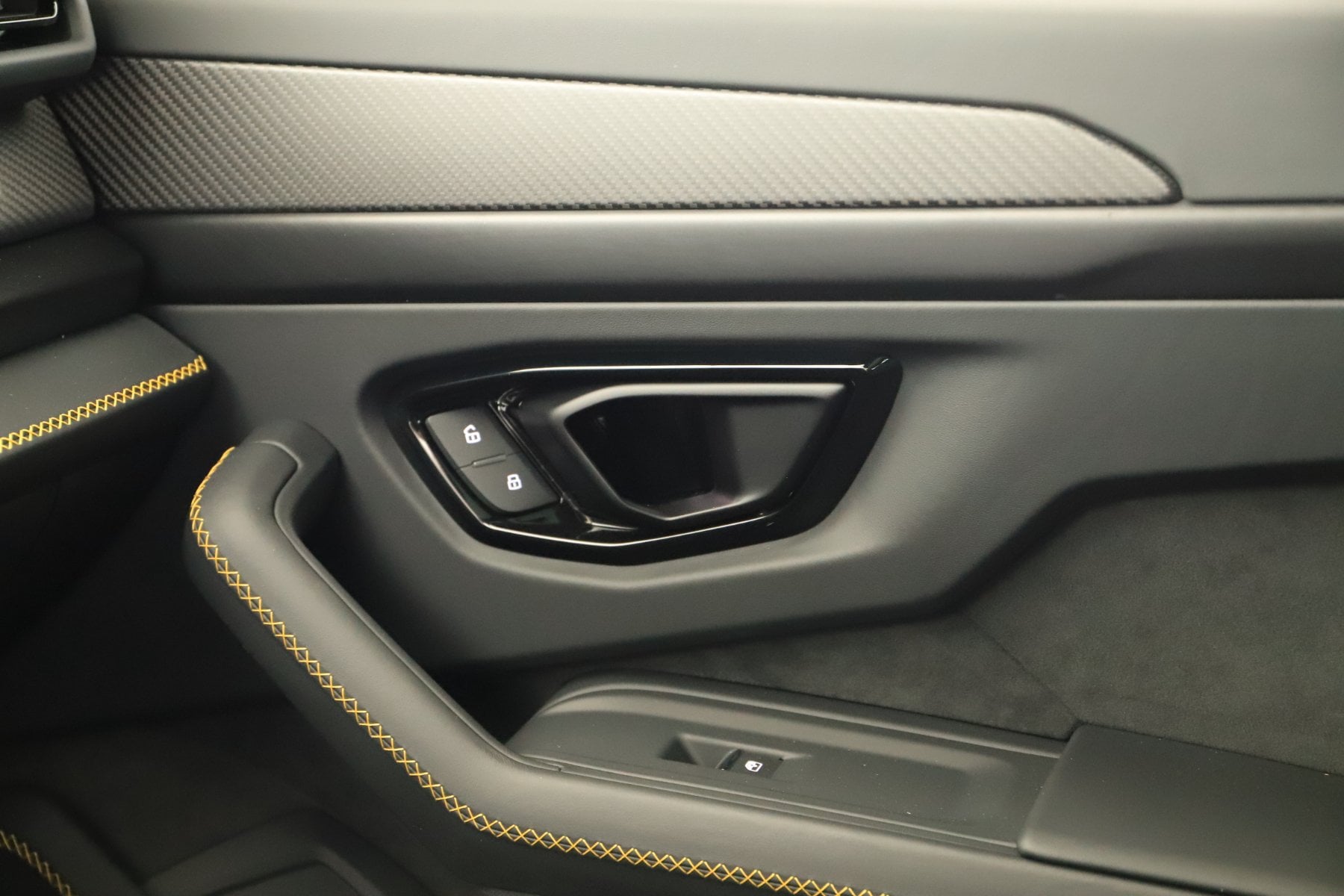 2026 Lamborghini Urus SE - Photo 32