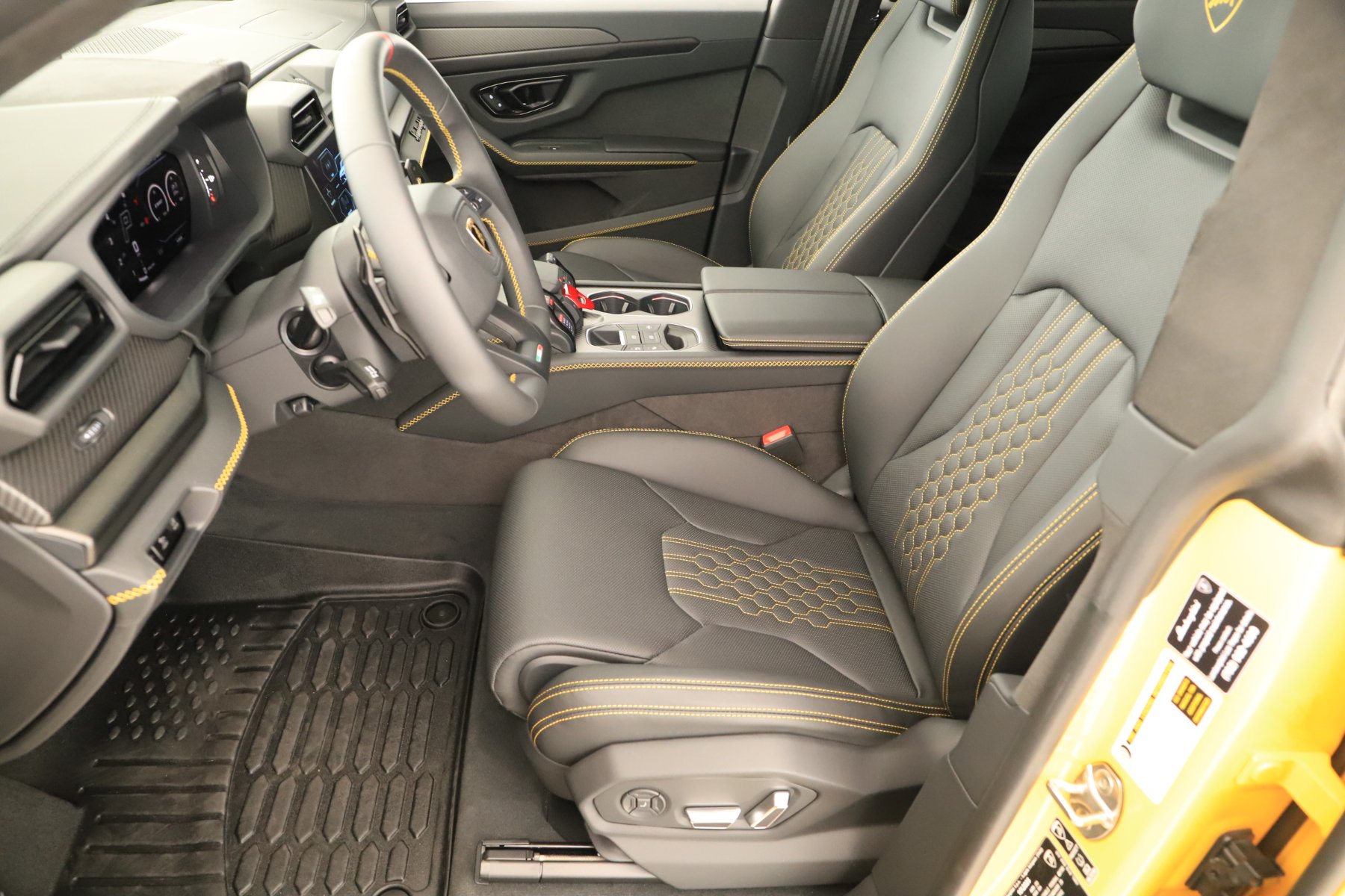 2026 Lamborghini Urus SE - Photo 19