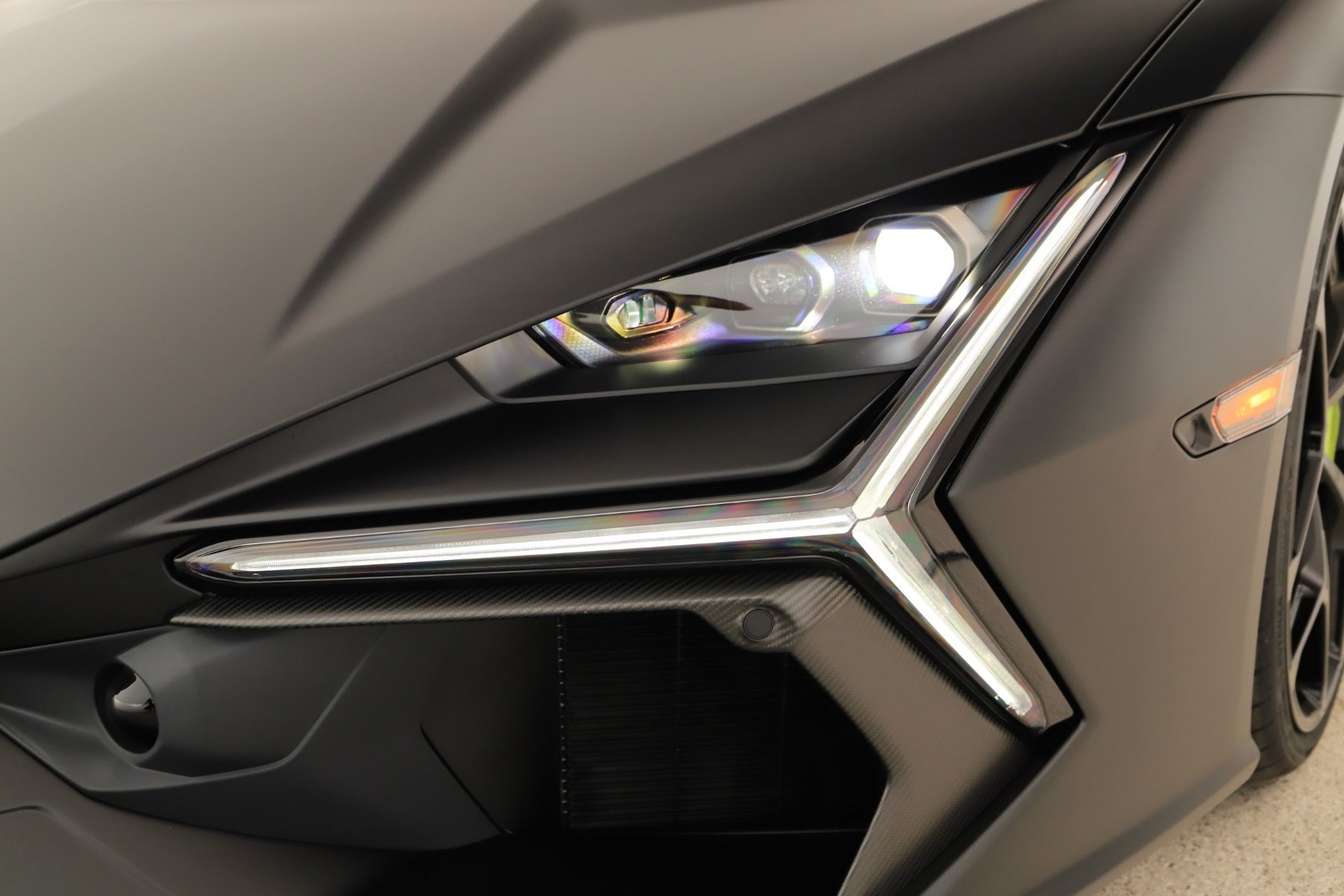 2026 Lamborghini Revuelto Base - Photo 37