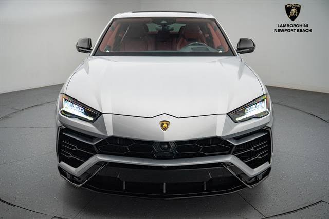 2022 Lamborghini Urus photo 3