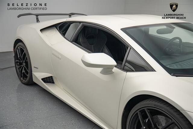 2016 Lamborghini Huracan Coupe photo 3