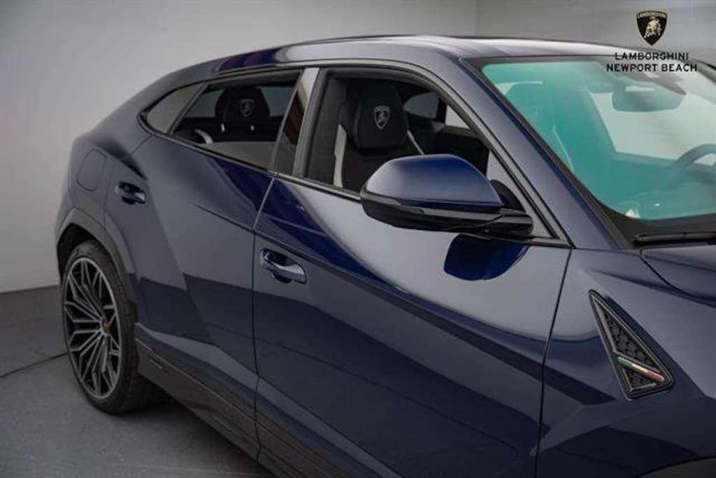 Used 2025 Lamborghini Urus SE SUV