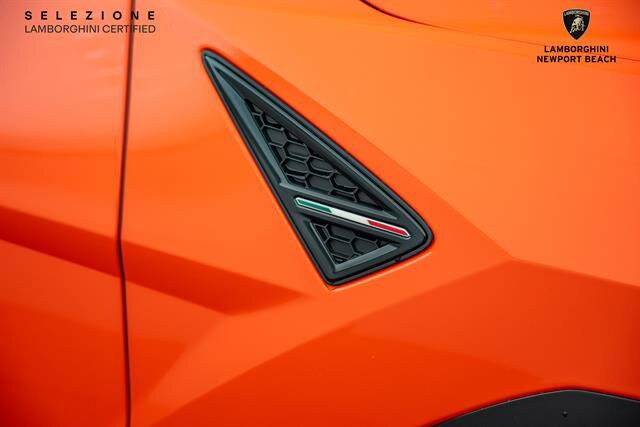 2025 Lamborghini Urus SE photo 3