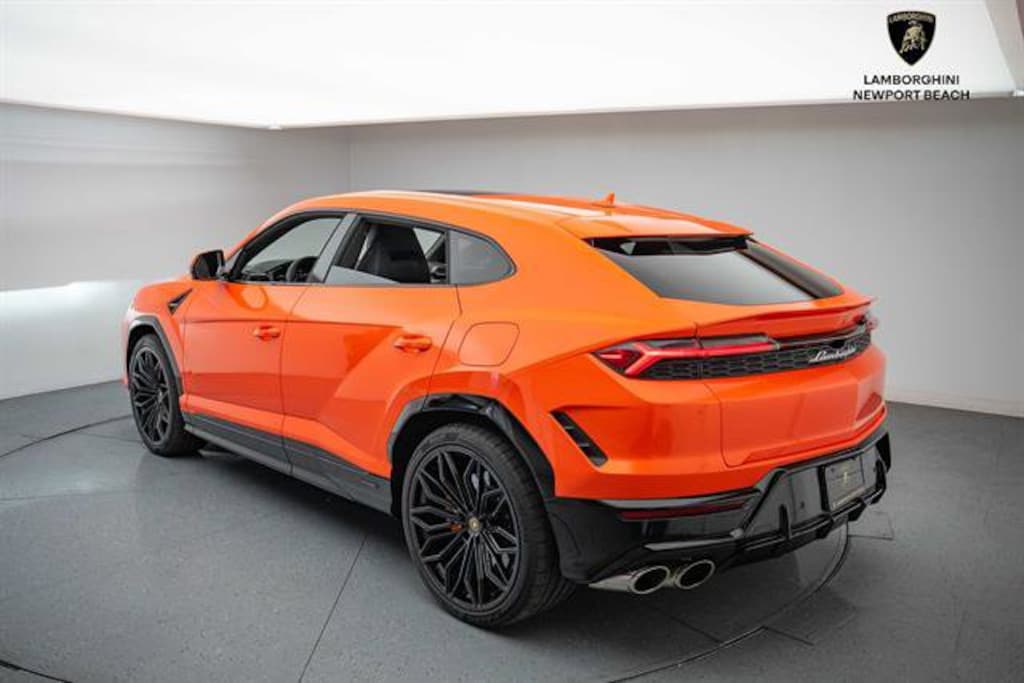 Used 2025 Lamborghini Urus SE  SUV
