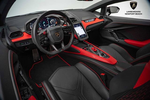 2024 Lamborghini Revuelto photo 2