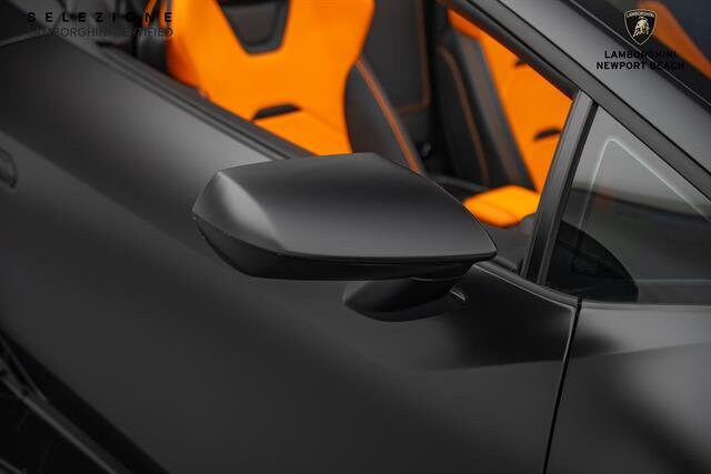2020 Lamborghini Huracan Evo Spyder photo 4