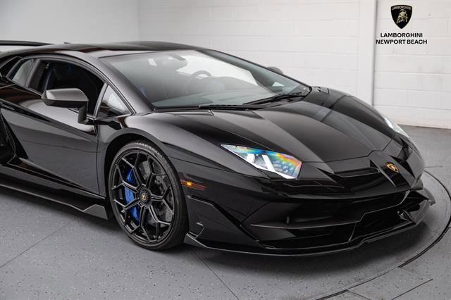 2020 Lamborghini Aventador SVJ Coupe photo 2