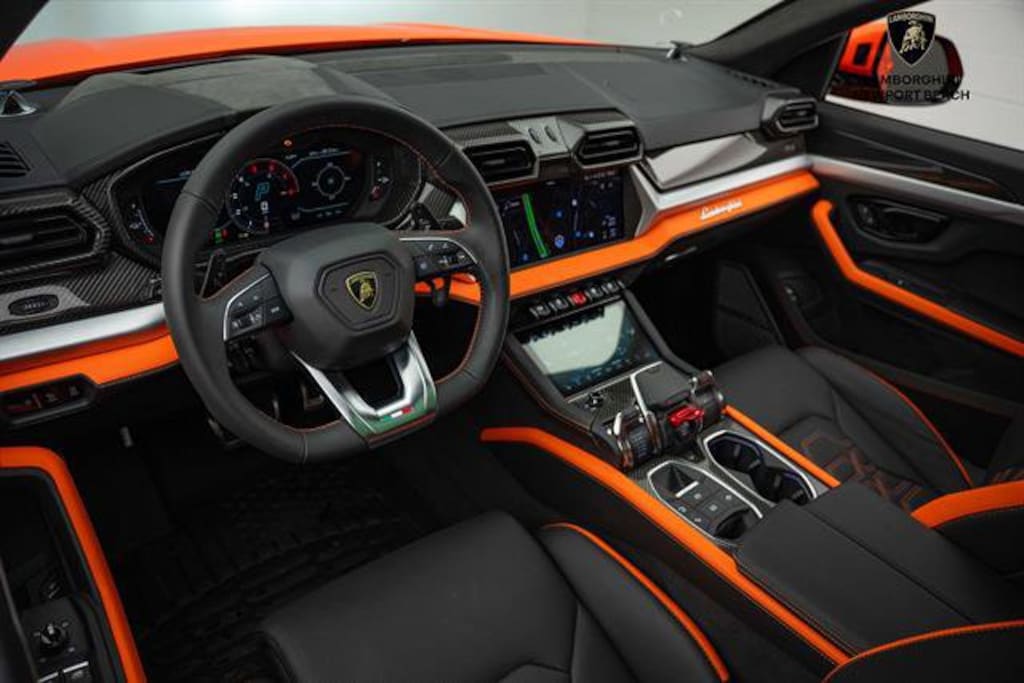 Used 2025 Lamborghini Urus SE  SUV