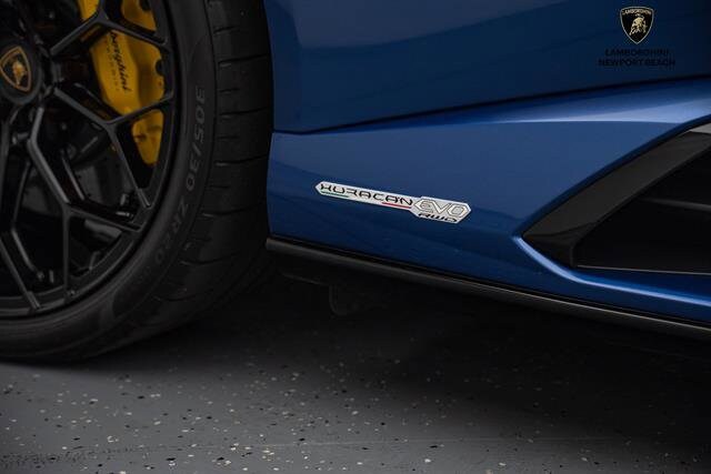 2023 Lamborghini Huracan Evo Spyder RWD photo 4