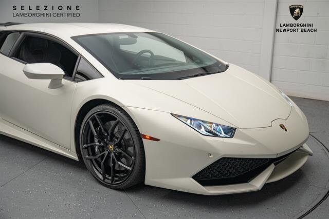 2016 Lamborghini Huracan Coupe photo 2