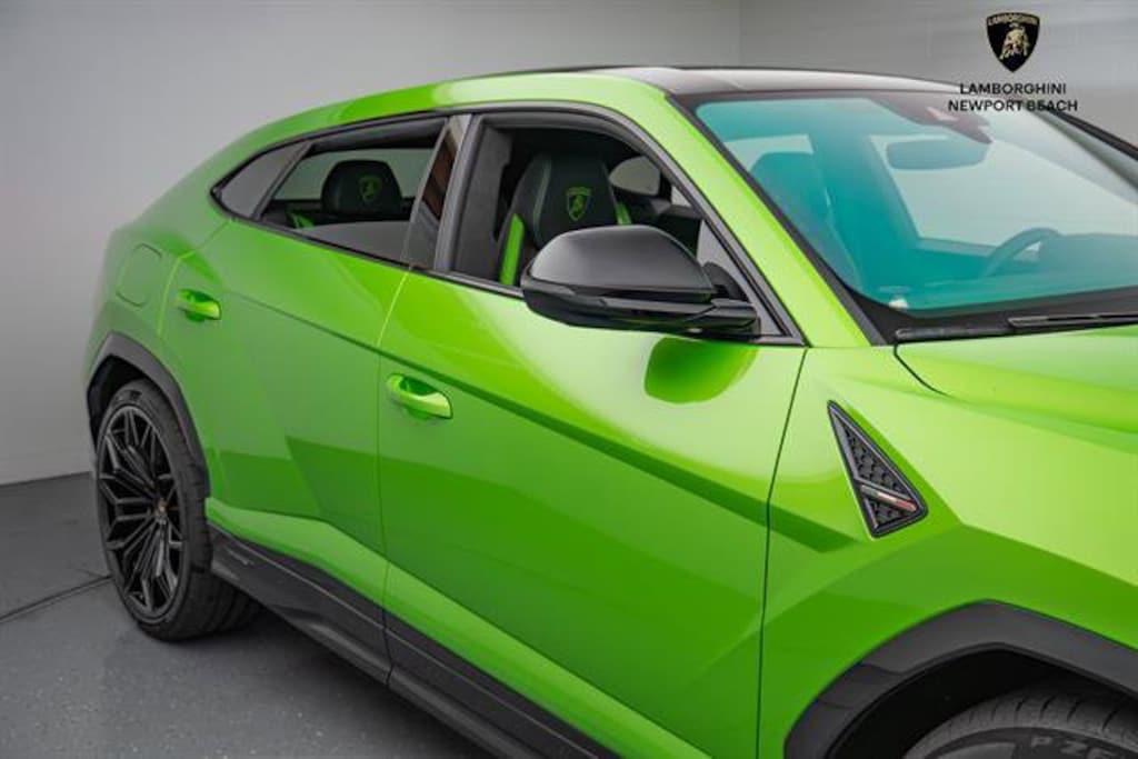 Used 2025 Lamborghini Urus SE SUV