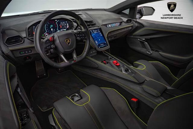 2024 Lamborghini Revuelto photo 2