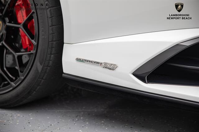 2022 Lamborghini Huracan Evo Spyder RWD photo 4