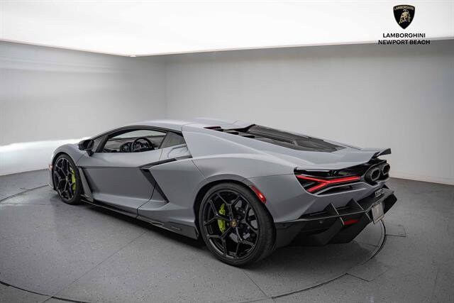 2024 Lamborghini Revuelto photo 4
