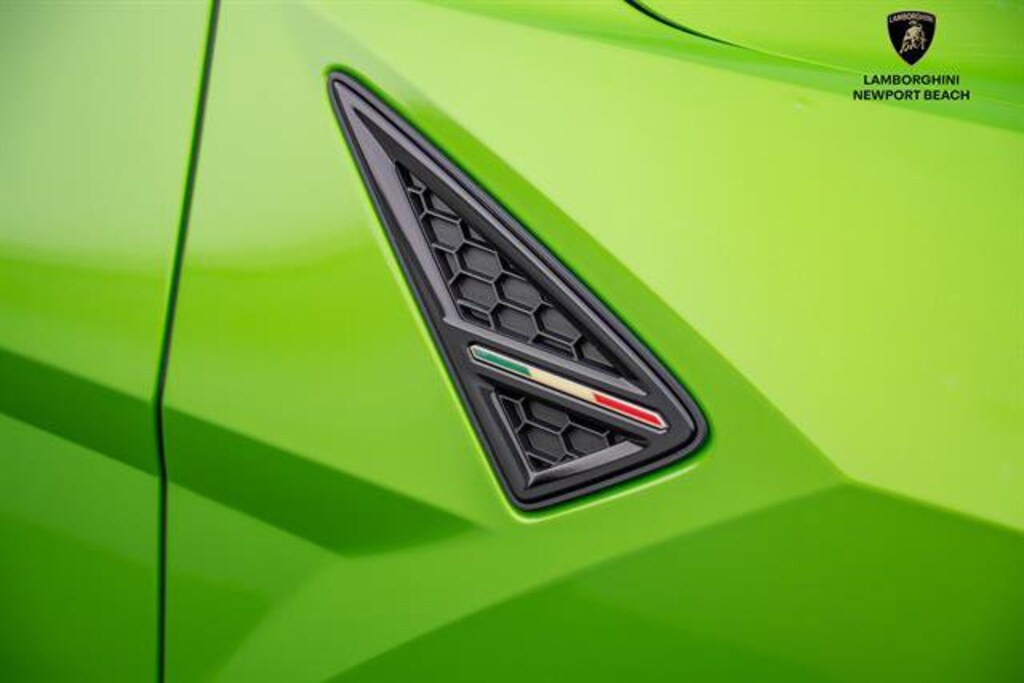 Used 2025 Lamborghini Urus SE SUV