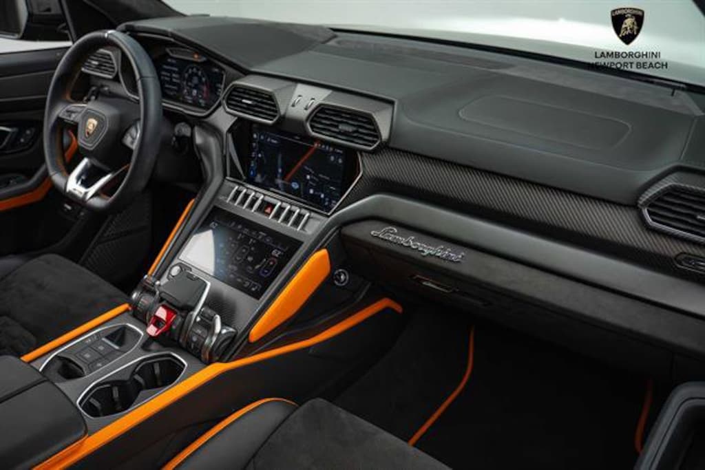 Used 2022 Lamborghini Urus  SUV