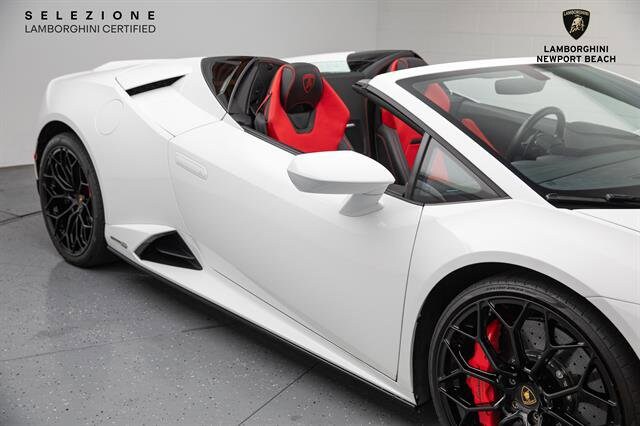 2022 Lamborghini Huracan Evo Spyder RWD photo 3