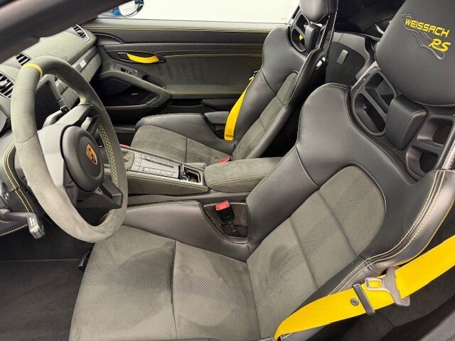 2023 Porsche Cayman GT4 RS photo 2