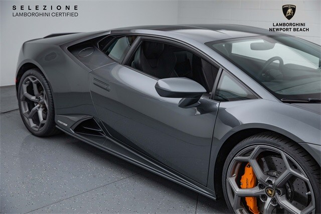 2020 Lamborghini Huracan Evo Coupe photo 3