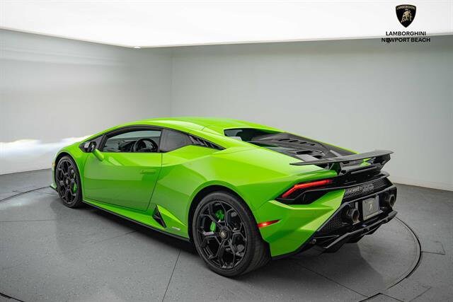 2023 Lamborghini Huracan Tecnica photo 3
