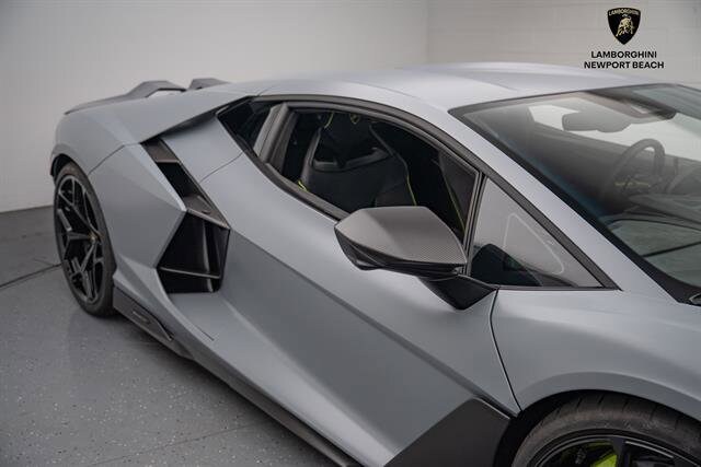 2024 Lamborghini Revuelto photo 3