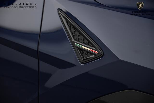 2025 Lamborghini Urus SE photo 3