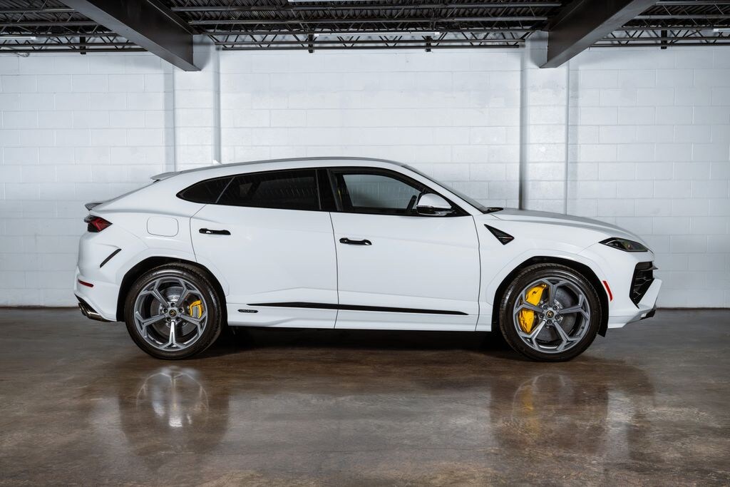 New 2026 Lamborghini Urus SE SUV