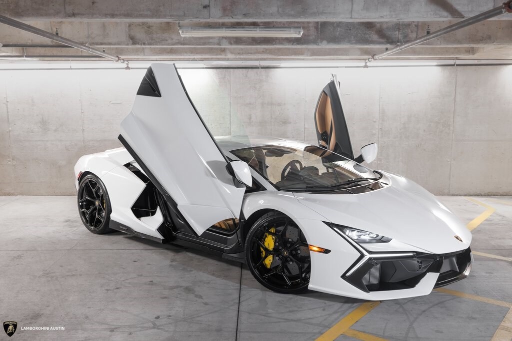 2024 Lamborghini Revuelto photo 2