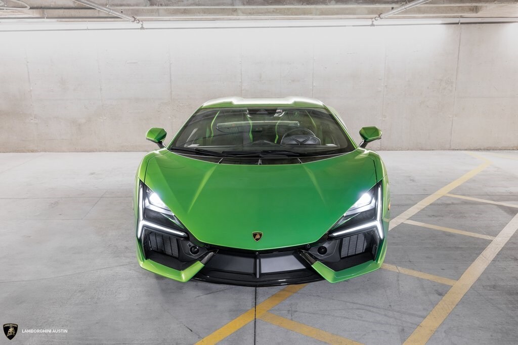 2024 Lamborghini Revuelto photo 3