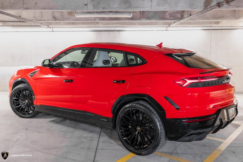 2025 Lamborghini Urus SE - Photo 9