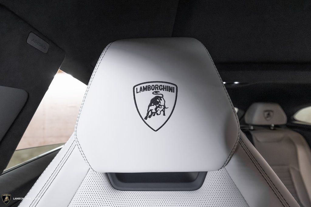 2025 Lamborghini Urus SE - Photo 51