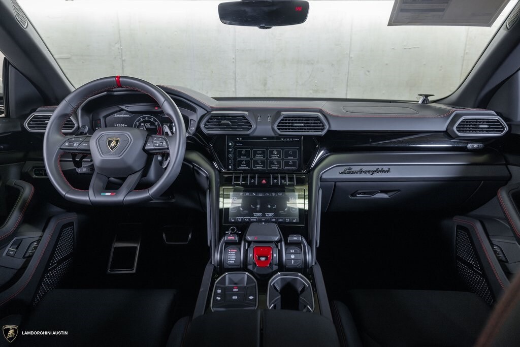 2024 Lamborghini Urus S photo 2