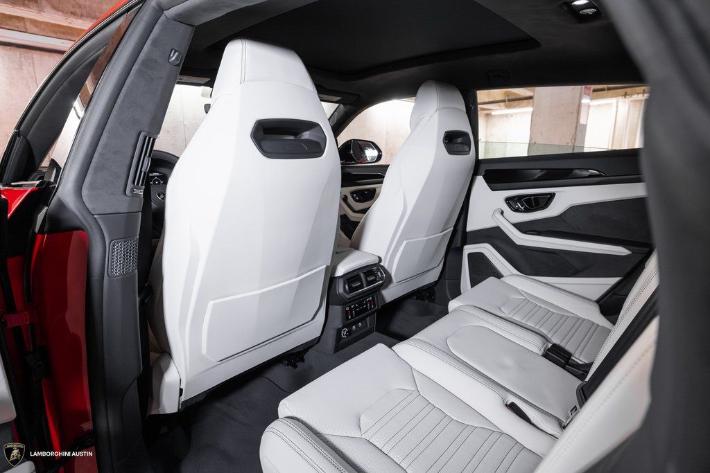 2025 Lamborghini Urus SE - Photo 36