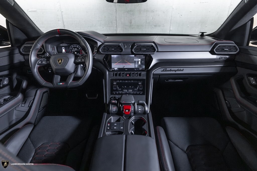 2024 Lamborghini Urus S photo 2