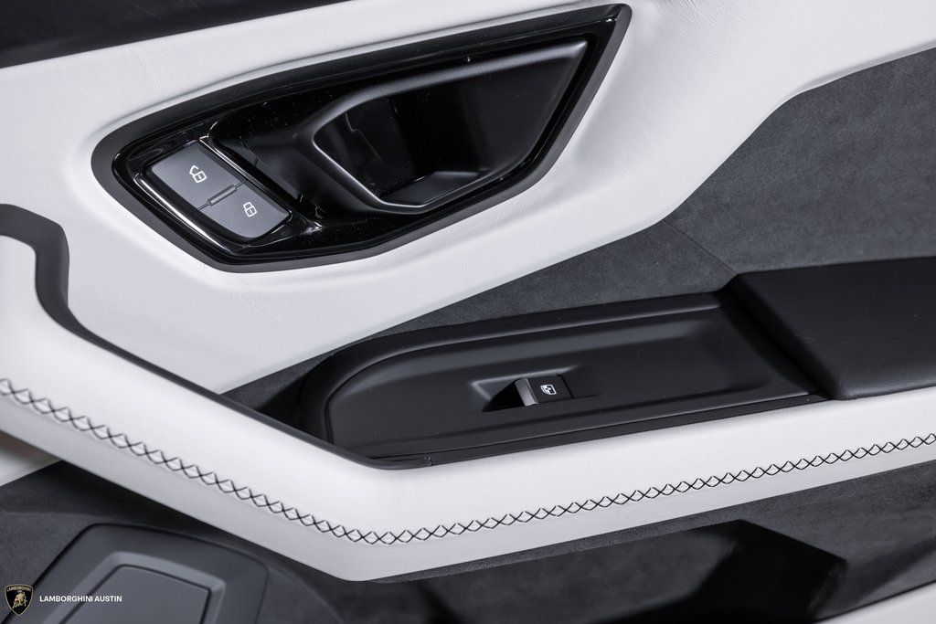 2025 Lamborghini Urus SE - Photo 44