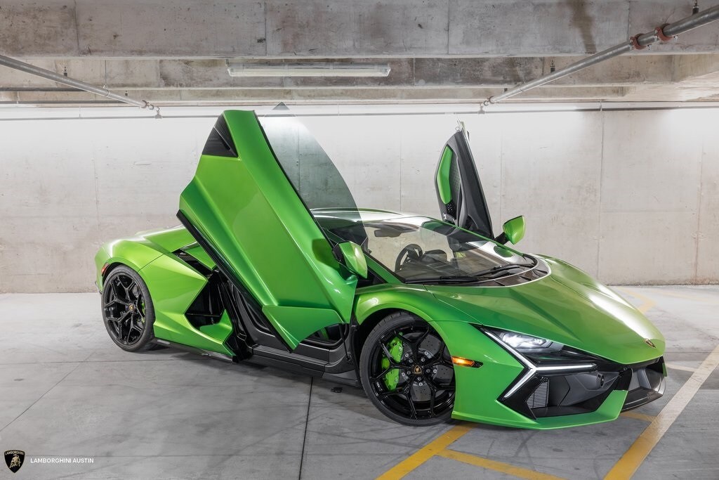 2024 Lamborghini Revuelto photo 2
