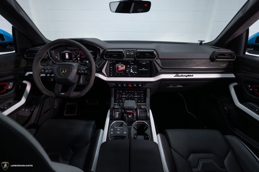 2025 Lamborghini Urus SE photo 2
