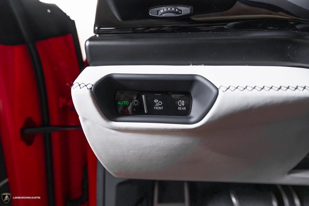 2025 Lamborghini Urus SE - Photo 26