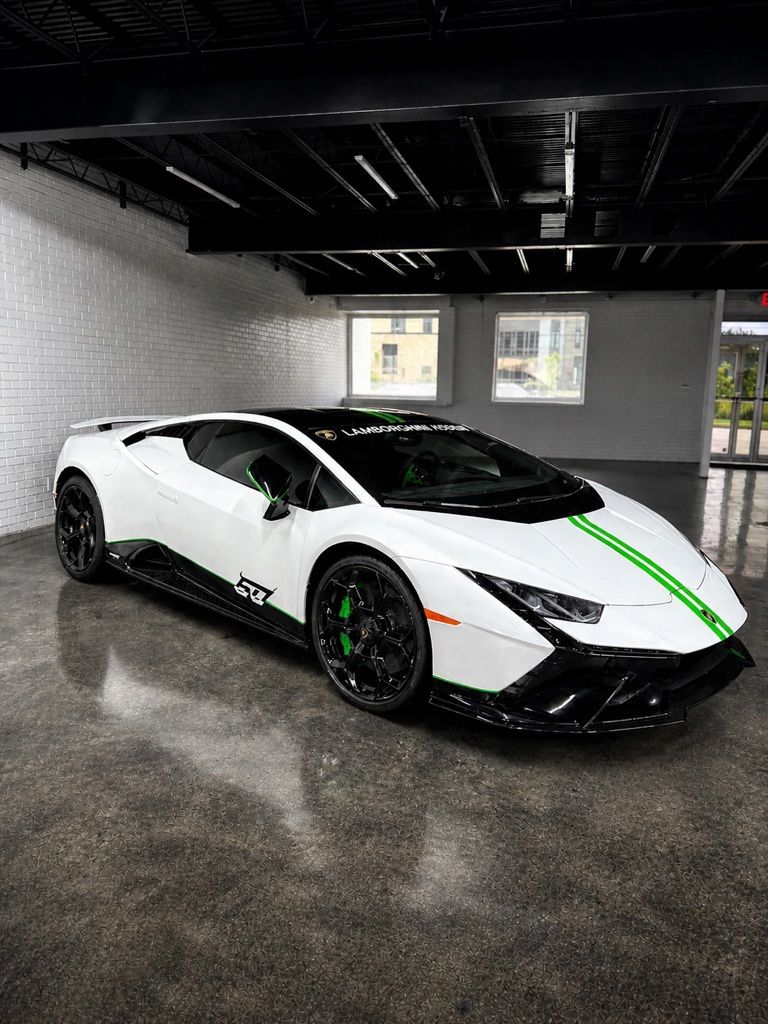 2023 Lamborghini Huracan Tecnica's photo