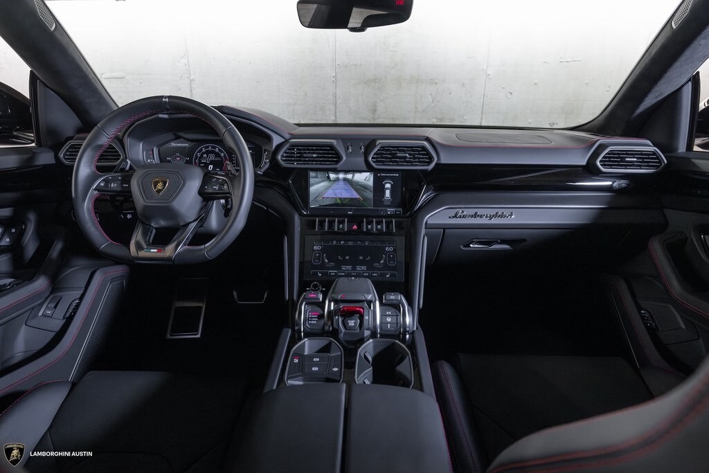 2024 Lamborghini Urus S photo 2