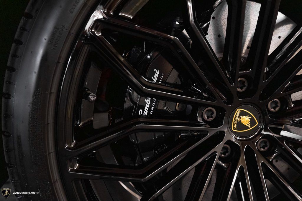 2025 Lamborghini Urus SE - Photo 19