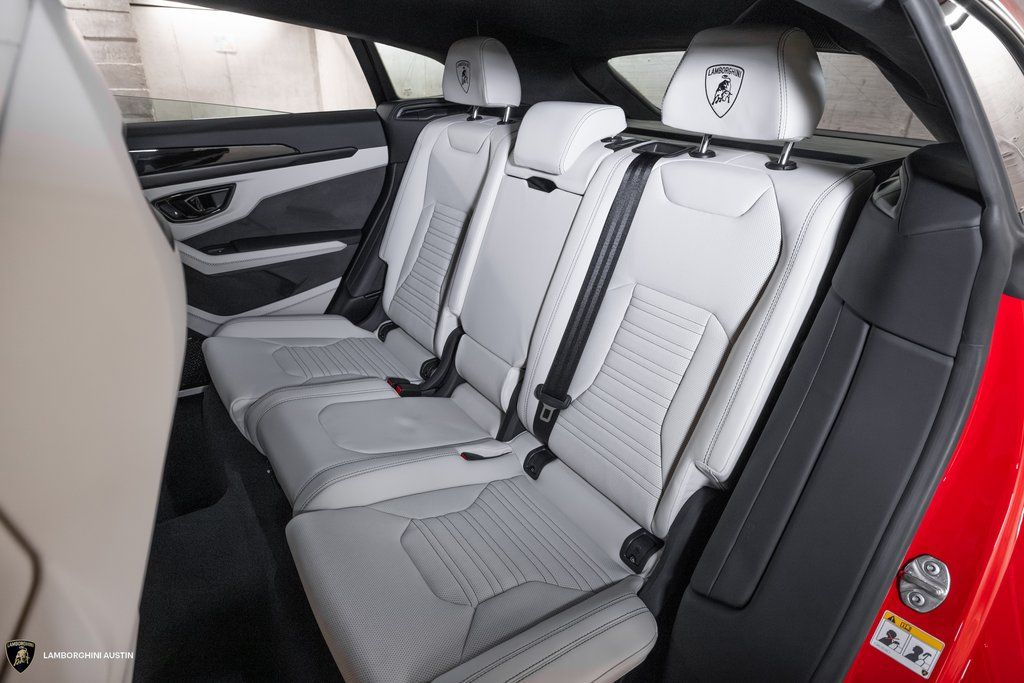 2025 Lamborghini Urus SE - Photo 38