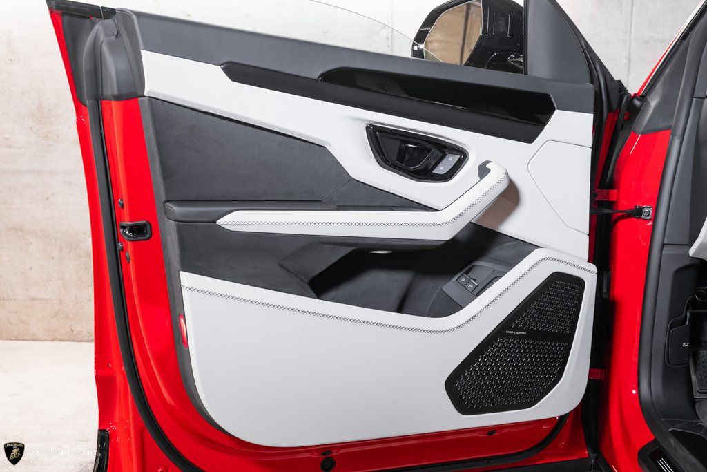 2025 Lamborghini Urus SE - Photo 20