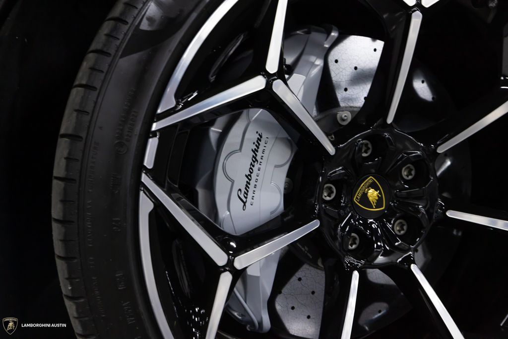 2024 Lamborghini Urus Performante - Photo 19