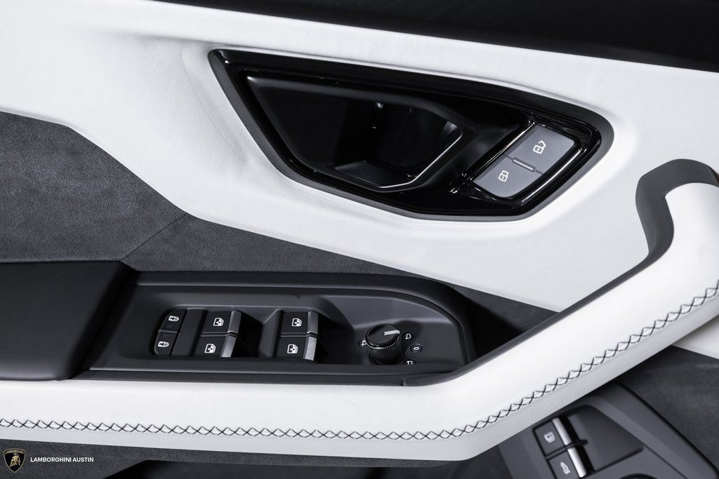 2025 Lamborghini Urus SE - Photo 21
