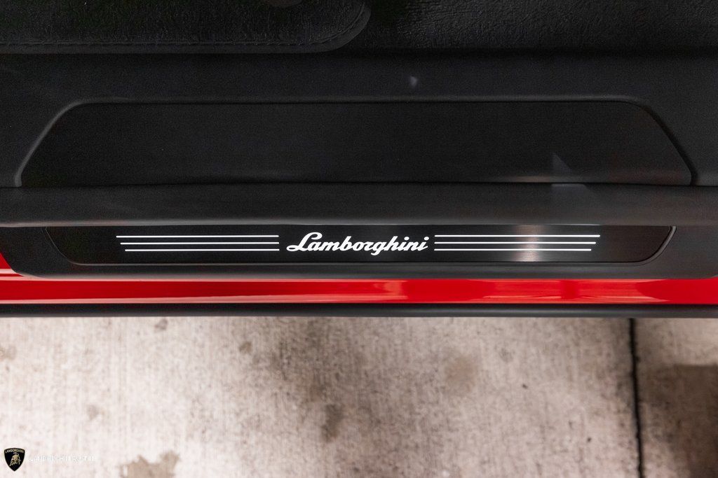 2025 Lamborghini Urus SE - Photo 24