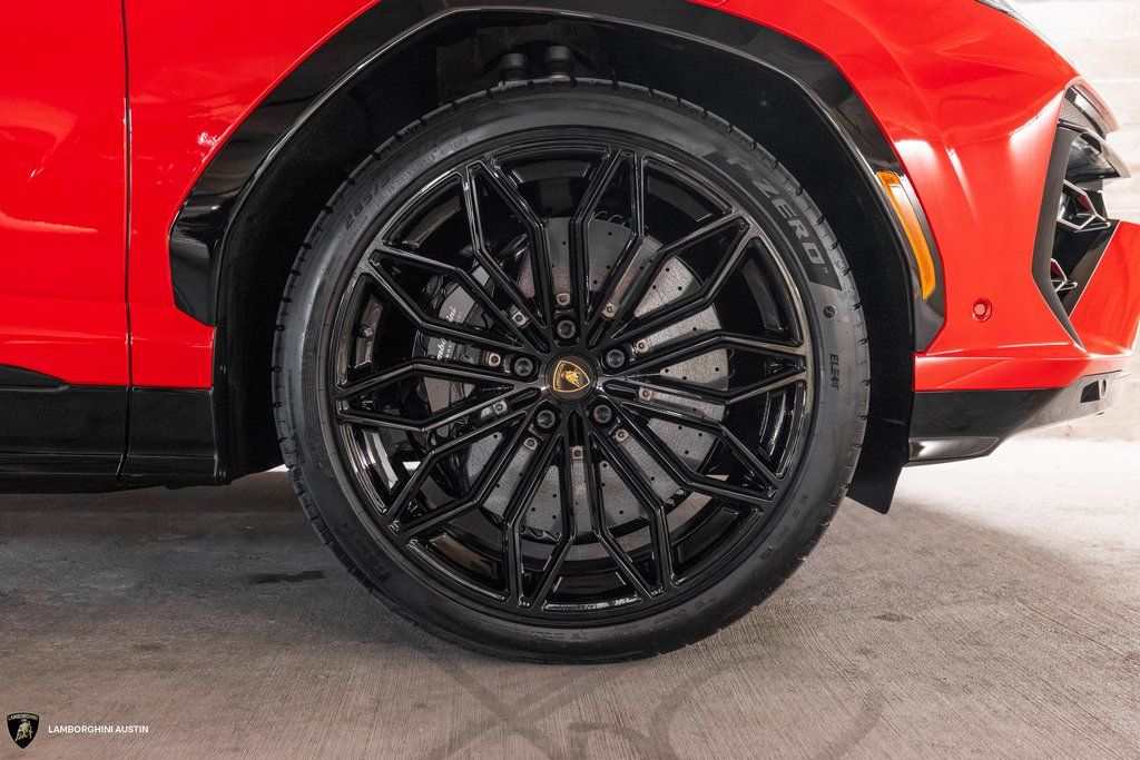 2025 Lamborghini Urus SE - Photo 18