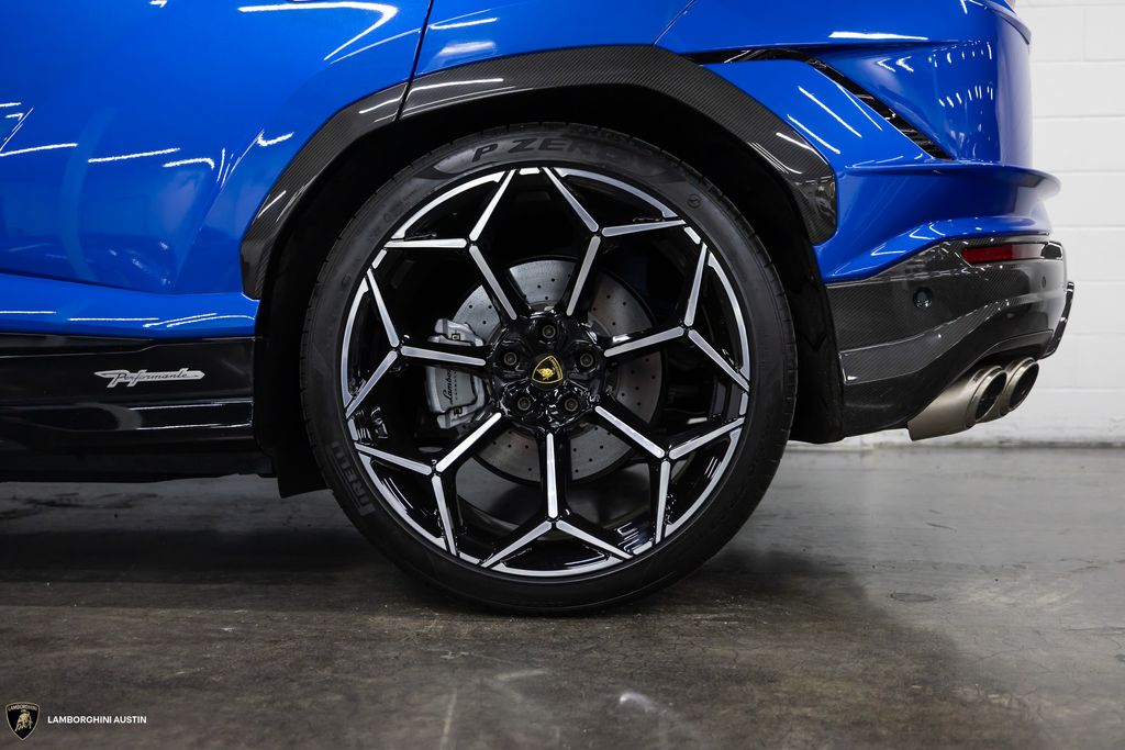 2024 Lamborghini Urus Performante - Photo 9